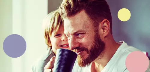 Far och son samlade för frukost